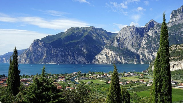 Esplorando il Magnifico Lago di Garda: Una Guida Completa per i Viaggiatori