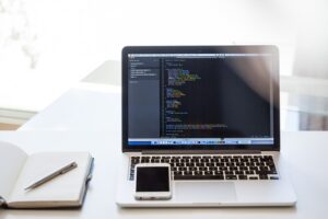 Come stanno le tecnologie rivoluzionarie del 2024 influenzando il mercato del lavoro?