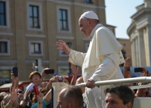 Il Papa Incontra i Comici in Vaticano: Un Evento Straordinario di Dialogo e Risate