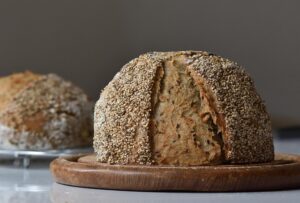 Come rendere croccante il pane raffermo con un trucco semplicissimo: addio sprechi in cucina