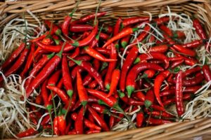 Cibo piccante: benefici sorprendenti per cuore e cervello secondo la scienza