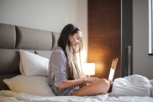 Come cambia il rapporto degli italiani con i servizi digitali: dal risparmio al controllo delle spese
